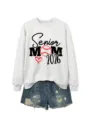 Vue detaillee d'un sweat gris a motif Senior Mom 2026 associe a un short en jean. - S / Hauts / Blanc Cassé (Impression Noire)