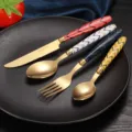 Set de couverts acier inoxydable dore titane couteau fourchette cuillere de table - Ensemble de 4 Pièces (Sac d'En-tête) / Or