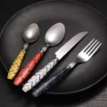 Ensemble de couverts en acier inoxydable avec poignée ondulée colorée pour la cuisine - Ensemble de 4 Pièces (Sac d'En-tête) / Acier Inoxydable