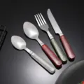 Set di posate in acciaio inossidabile con manici in resina glitterata, coltello forchetta cucchiaio. - Set di Posate da 4 Pezzi Lucidato a Macchina 1.2mm