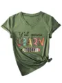 Olivgrünes Damen T-Shirt mit V-Ausschnitt und süßem Spruch, modisch und bequem geschnitten. - Olivgrün