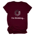 T-shirt à manches courtes et col rond décontracté pour femme avec motif amusant. - S / Hauts / Rouge Vin (Lettres Blanches Graphique Couleur)