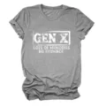 Camiseta gris de manga corta con estampado Gen X, parte superior informal de cuello redondo para mujer. - S / Tops / Gris Oscuro (Letras Blancas Gráfico de Color)