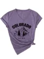 Lila Damen V-Ausschnitt Kurzarm T-Shirt mit Colorado Berg Grafik und seitlichem Knoten. - S / Oberteil (3812) / Lila (Schwarzer Druck)