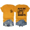 Damen Kurzarm Rundhals T-Shirt mit Retro Skelett Hand Grafik und coolem Spruchdruck. - S / Oberteile / Senfgelb (Schwarzer Druck)