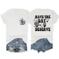 Lässiges Damen Kurzarm T-Shirt mit coolem Skelett Hand Grafik Print und stylischen Shorts. - S / Oberteile / Weiß