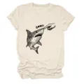 Lässiges Damen Rundhals Kurzarm T-Shirt mit einem lustigen Hai Finger Druck Design. - S / Oberteile / Sandfarben