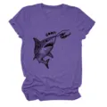 Lustiges Haifisch Finger Boop Grafik Print Kurzarm Freizeit Rundhalsausschnitt Lila Damen T-Shirt. - S / Oberteile / Lila