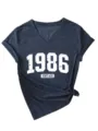 Maglietta Donna Collo a V Maniche Corte 1986 Vintage Casual Estate Top Grigio Scuro - Taglia S / Top / Blu Navy (Grafica Bianca)