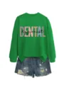 Lässiges grünes Langarm-Sweatshirt mit Dental Hygienist Print und stylischen Jeansshorts. - S / Oberteile / Grasgrün