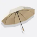 Kompakter, beiger 3-faltiger UV-Sonnenschirm für Damen, tragbarer Regenschirm. - 3-fach faltbarer manueller Regenschirm mit 8 Streben, Holzgriff und Farbbeschichtung in Beige