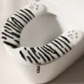 Plüsch Toilettensitzbezug mit Tigerstreifen und Katzenpfote, dicker warmer Badewannensitz. - Verdickter Plüsch mit Klettverschluss - Grau-weiß gestreifte Katzenpfote
