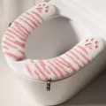 Pluesch Toilettensitz Abdeckung weich warm verdickt Sitzkissen fuer Badzimmer Haushalt - Verdickter Plüsch mit Klettverschluss - Rosa-weiß gestreifte Katzenpfote