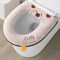 Funda de asiento de inodoro de felpa acogedora con oso, alfombrilla de baño de invierno cálida y gruesa. - Violeta Claro