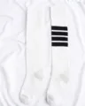 Baumwolle asymmetrische Kniestruempfe, schwarz weiss gestreifte Sportsocken fuer Damen - Einheitsgröße / Asymmetrischer Streifenstil / Asymmetrisch Weiß