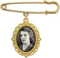 DIY vintage gold photo brooch pin tray detail shot showing ornate oval frame and safety pin clasp. - Single-Layer Frame Style / 3x4cm Tray
