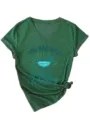 Stijlvol casual dames V-hals korte mouw t-shirt met cocktail grafische print en knoop - S / Tops / Vintage Groen