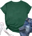 T-shirt girocollo a maniche corte in tinta unita verde scuro con orlo annodato casuale e comodo. - Taglia S / verde retrò