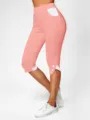 Dettaglio pantaloni capri rosa, vita alta, tasche e risvolti bianchi a contrasto, stile casual. - 3XL / Pantaloni e gonne / Rosa