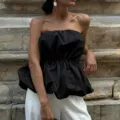 Schwarzes trägerloses Oberteil mit Bubble-Saum für Damen, schickes schulterfreies Sommer-Top. - S / Oberteile / Schwarz
