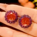 Wunderschöne orange Zirkonia Blumenohrringe mit dunklem Gold und Rubinen, Detailaufnahme - Ohrstecker / Schwarzgold Orangerot Ohrstecker