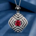 Vintage quadratischer roter synthetischer Rubin Anhänger mit Zirkonia und schwarzem Emaille. - Anhänger-Halskette (Mit Box-Kette)