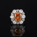 Anello di lusso da donna con gemma arancione taglio cuscino e splendido design floreale. - Anello / Champagne