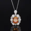 Collana con ciondolo pietra gialla taglio cuscino e bordo di pietre luminose. - Collana con ciondolo / Champagne