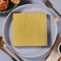 Effen gouden wegwerp papieren servetten tafeldecoratie detail voor restaurantinrichting. - Goud