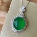 Edle grüne Chalcedon Cabochon Anhänger Halskette mit Zirkon Heiligenschein Detailansicht - Grüner Künstlicher Chalzedon Anhänger Mit Kette