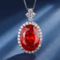 Elegante collana con gemma rossa ovale e alone di zirconi scintillanti per donne. - Stile Rosso Arancio (ZS547) / Ciondolo Rosso Arancio Con Catena