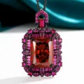 Collana con ciondolo in pietra preziosa rossa taglio radiante con zirconi neri e oro. - Ciondolo con Collana / Oro Nero Rosso Arancio