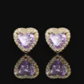 Wunderschöne herzförmige Ohrstecker mit violetten Zirkoniasteinen und funkelndem Besatz. - Eisschnitt Lila Strass Ohrringe