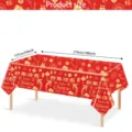 Nappe jetable rouge du Nouvel An chinois avec des motifs dorés festifs et dimensions. - Style Caractère Fu Rouge Chinois (Style 05) / 137x274cm