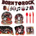 Detalle del conjunto completo de artículos para fiesta rock con platos vasos y mantel. - Caja de Fiesta Completa