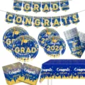 Blaues goldenes 2026 Abschluss Party Set mit Pappteller Bechern Servietten und Deko. - 6er Pack (Teller+Servietten+Becher+Banner+Tischdecke) / Blau und Gold Abschluss