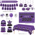 2026 Abschluss Party Dekoration Set Banner Luftballons Tischdecke Deko Zubehör - 6-teiliges Hauptset / Banner+Ballons+Waben+Spiral+Hintergrund+Tischdecke / Lila Abschluss