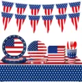 US Flaggen Party Geschirr Set mit Papptellern, Bechern, Servietten und Tischdecke. - 9-teiliges Set (7-Zoll Teller 10 + 9-Zoll Teller 10 + Servietten 20 + Becher 10 + Tischdecke 1 + Banner 12 + Besteck 30)