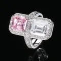Prachtige dubbele steen ring met roze en witte smaragdgeslepen zirkonia. Elegant. - Dubbele Steen Pagode Slijpvorm Stijl / Roze Strass