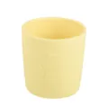 Taza de aprendizaje de silicona amarilla con ardilla en relieve, sin asa ni tapa. - Y11