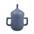 Dunkelblaue Baby Trinkbecher aus Silikon mit Strohhalm und Griffen, sturzfester Kinderbecher. - Y10