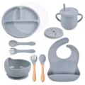 Grijs siliconen baby servies set met verdeeld bord, zuignapkom, beker en slab voor kleuters. - Y18 Set met deksel
