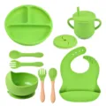 Groene siliconen baby servies set met verdeeld bord, tuitbeker, kom, lepel en slabber. - Y7-set
