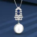 Elegante Perlenkette mit funkelndem Saphir Weihnachtsbaum Anhänger für Damen edler Schmuck. - Blauer Weisser Perlenanhänger Mit Kette