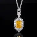 Squisita collana con grappolo di diamanti radianti gialli ciondolo di carbonio - Ciondolo Cristallo Giallo Taglio Fiore di Ghiaccio Con Catena Abbinabile