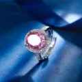 Elegante ovale roze kristallen halo ring met sprankelende zirkonia stenen voor dames. - Ijsgesneden Roze Strass Ring / Open Verstelbaar