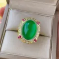 Vintage vergoldeter grüner Chalcedon Ring Detail, elegantes, prunkvolles Design mit Steinen. - Grüner Chalcedon-Ring / Gold