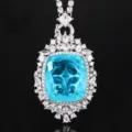 Collana con ciondolo in pietra preziosa simulata cuscino blu con cristalli lucidi. - Ciondolo Blu Paraiba Con Catena Versatile