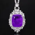 Lussuosa collana con ciondolo in pietra viola taglio cuscino zircone bianco scintillante dettaglio - Ciondolo Violetto Con Catena Tennis