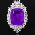 Elegante collana con ciondolo in pietra preziosa viola taglio cuscino e zirconi cubici. - Ciondolo Violetto Con Catena Box